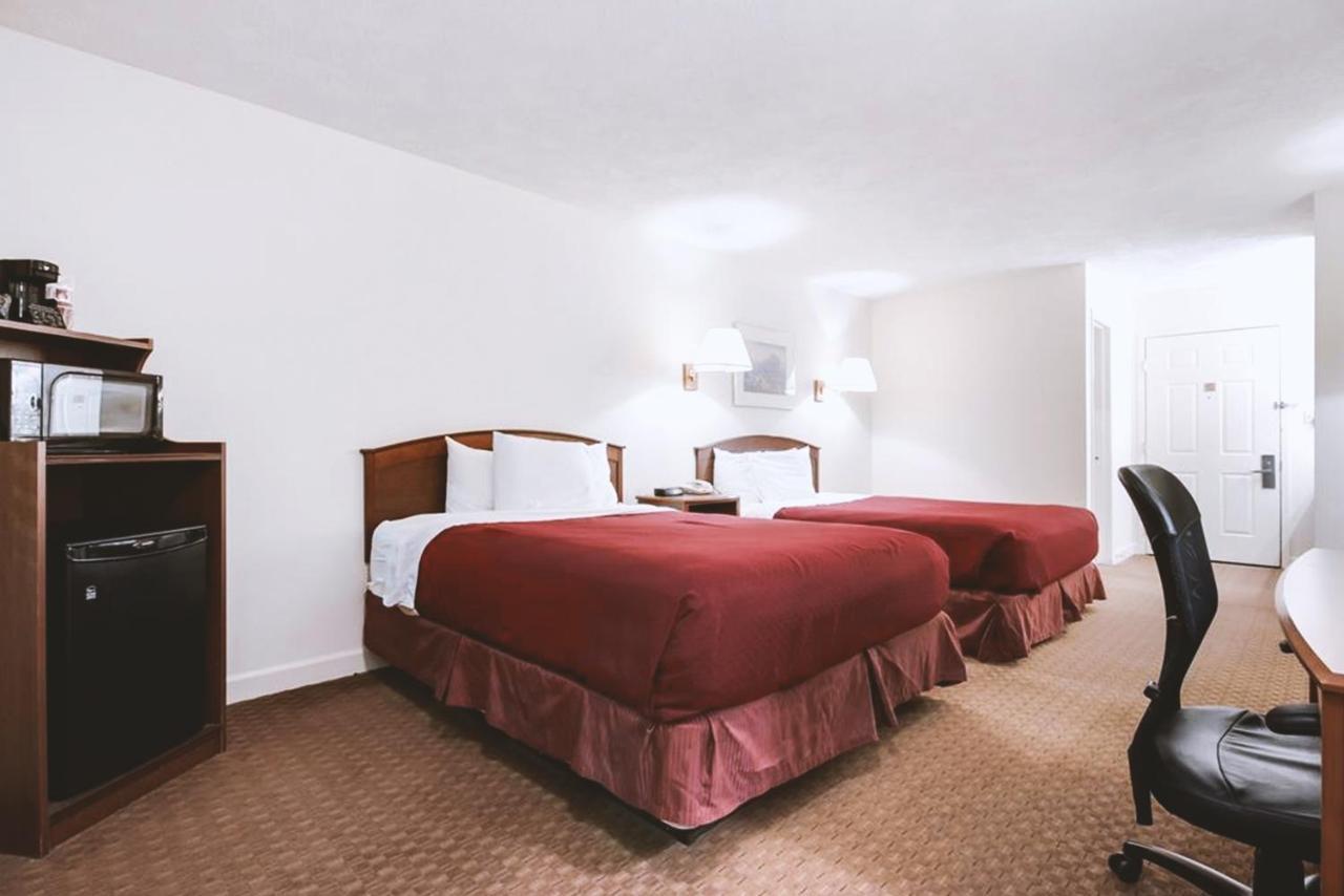 Sky-Palace Inn & Suites Mccook Exterior foto